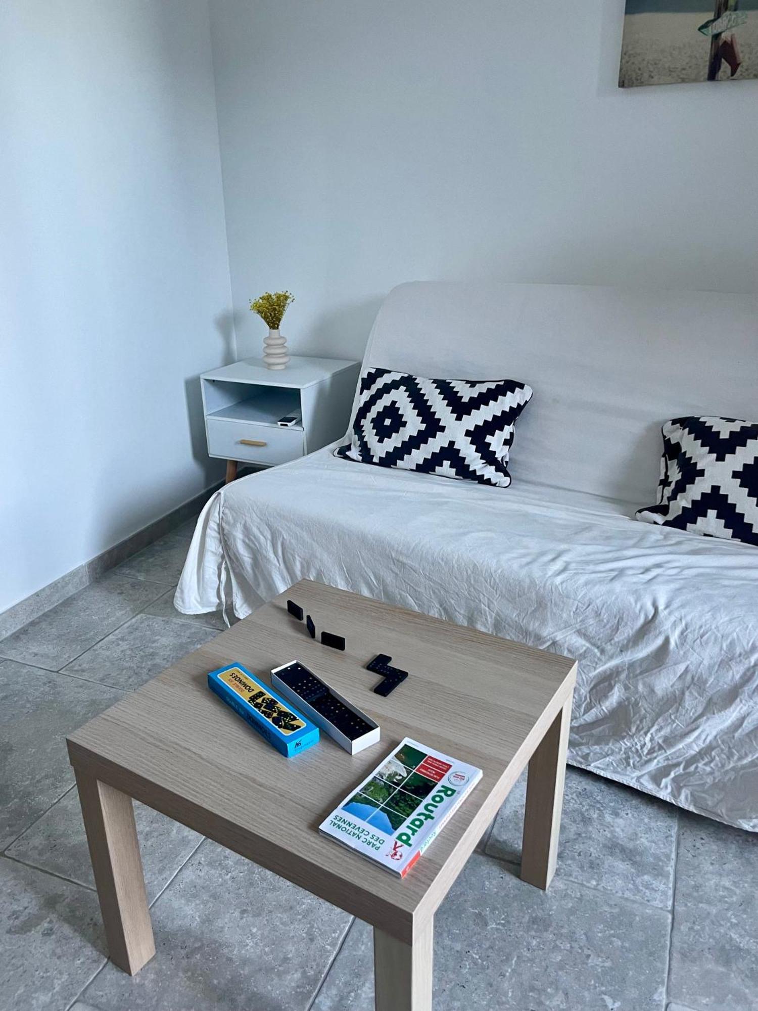 T2 Renove Avec Terrasse Au Coeur Des Cevennes Apartamento Saint-Germain-de-Calberte Exterior foto